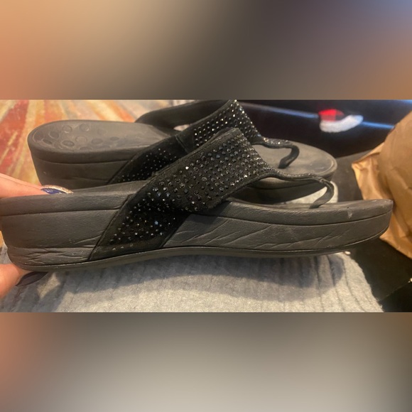 Vionic Size 11 - Picture 3 of 6